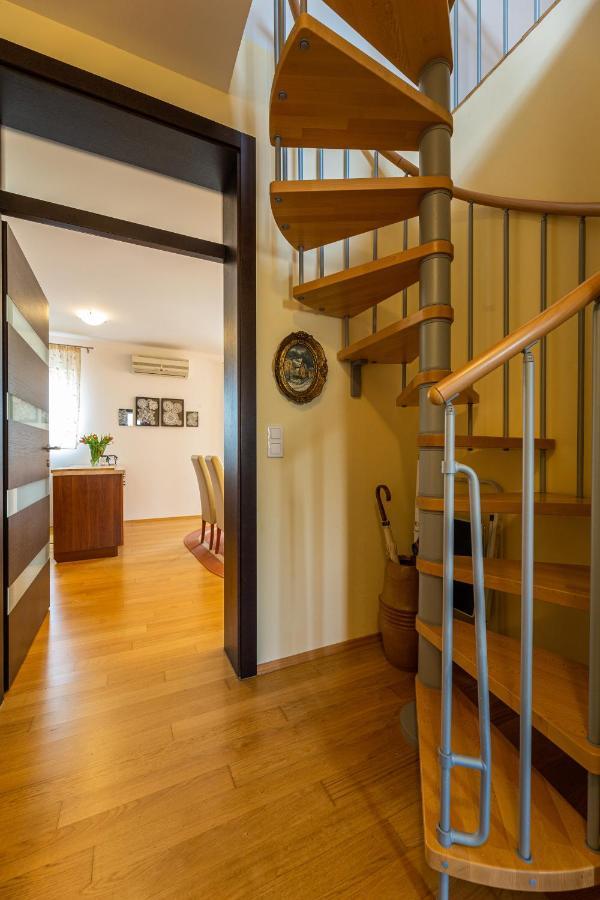 Golden Hope 4+1 Apartment Krk คิร์ก ภายนอก รูปภาพ