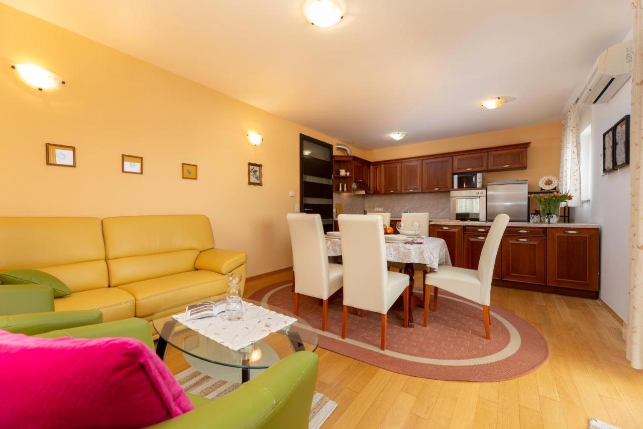 Golden Hope 4+1 Apartment Krk คิร์ก ภายนอก รูปภาพ