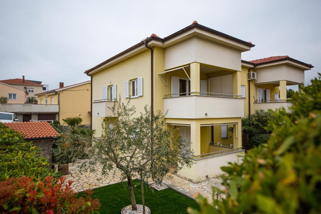 Golden Hope 4+1 Apartment Krk คิร์ก ภายนอก รูปภาพ